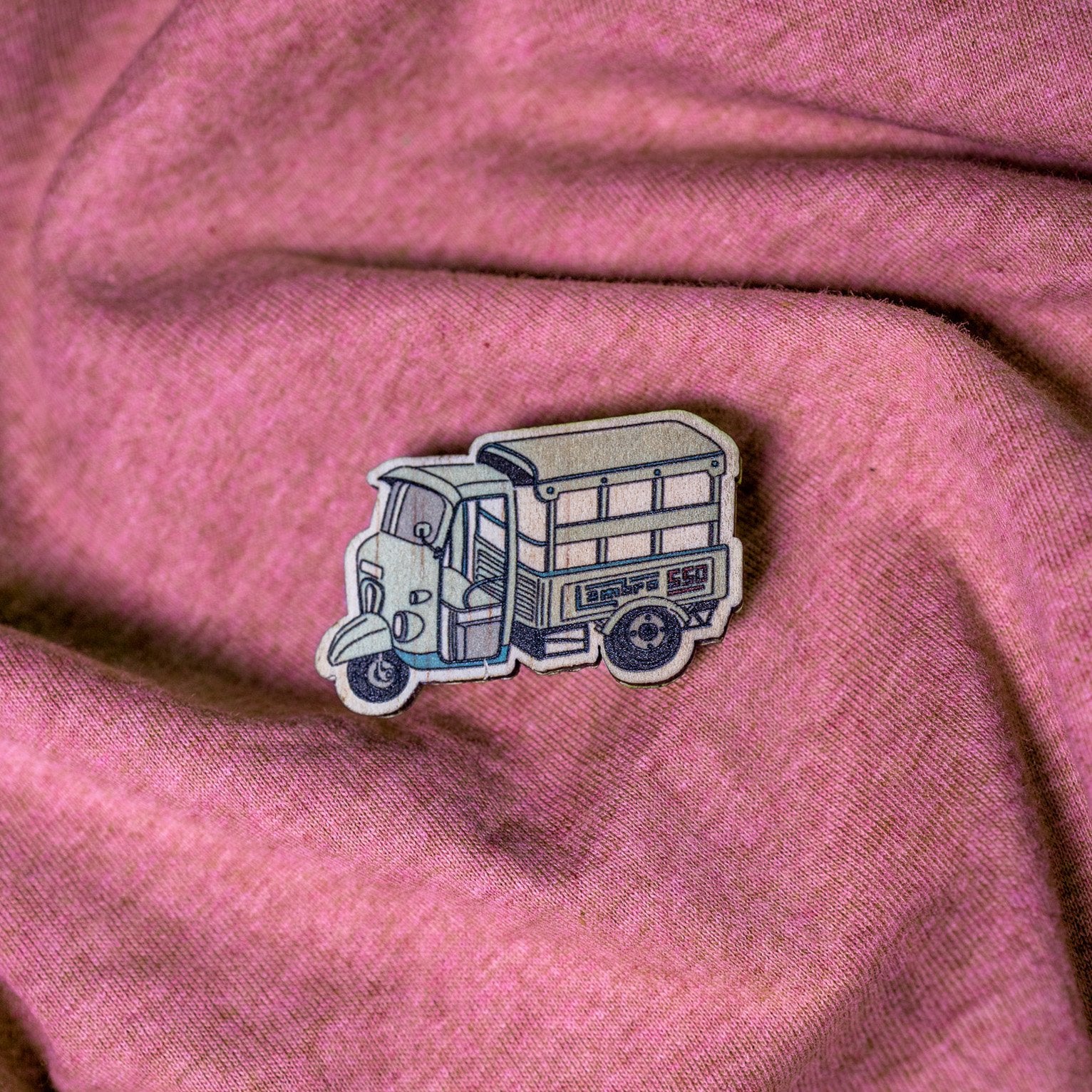 Pin Gỗ Biểu Tượng Việt Nam