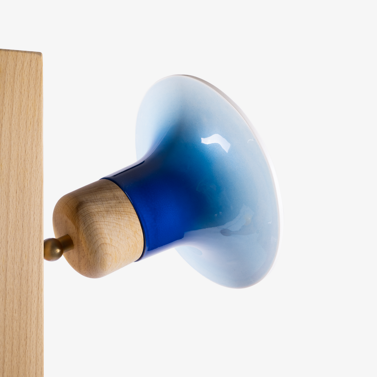 LOUDHAILER FLOOR LAMP