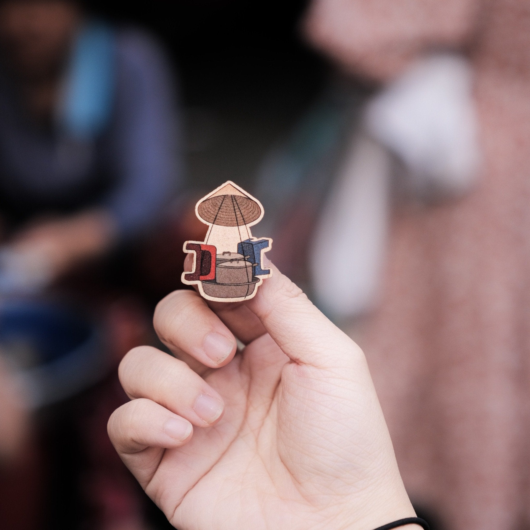 Pin Gỗ Biểu Tượng Bán Hàng Rong Việt Nam