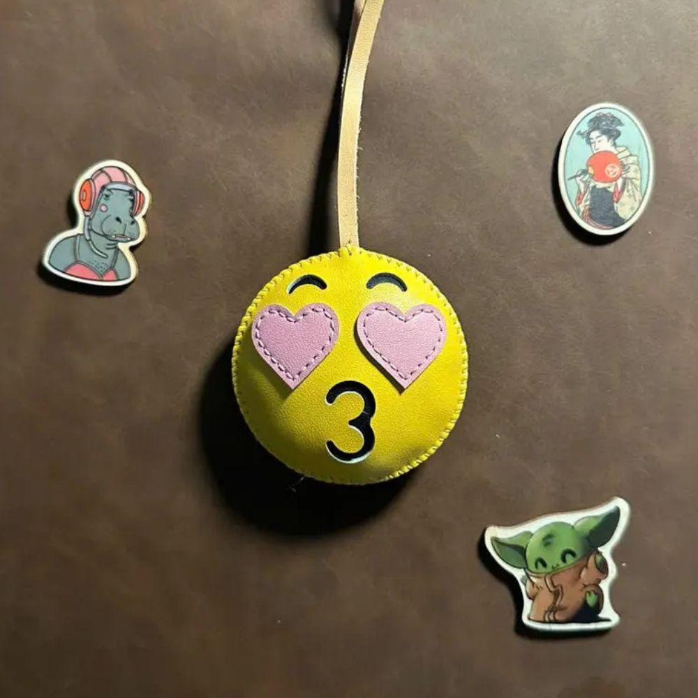 Bộ Sưu Tập Móc Khoá Da Chủ Đề Emoji
