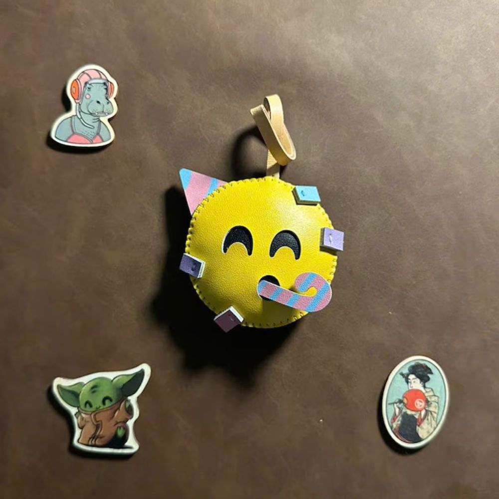 Bộ Sưu Tập Móc Khoá Da Chủ Đề Emoji