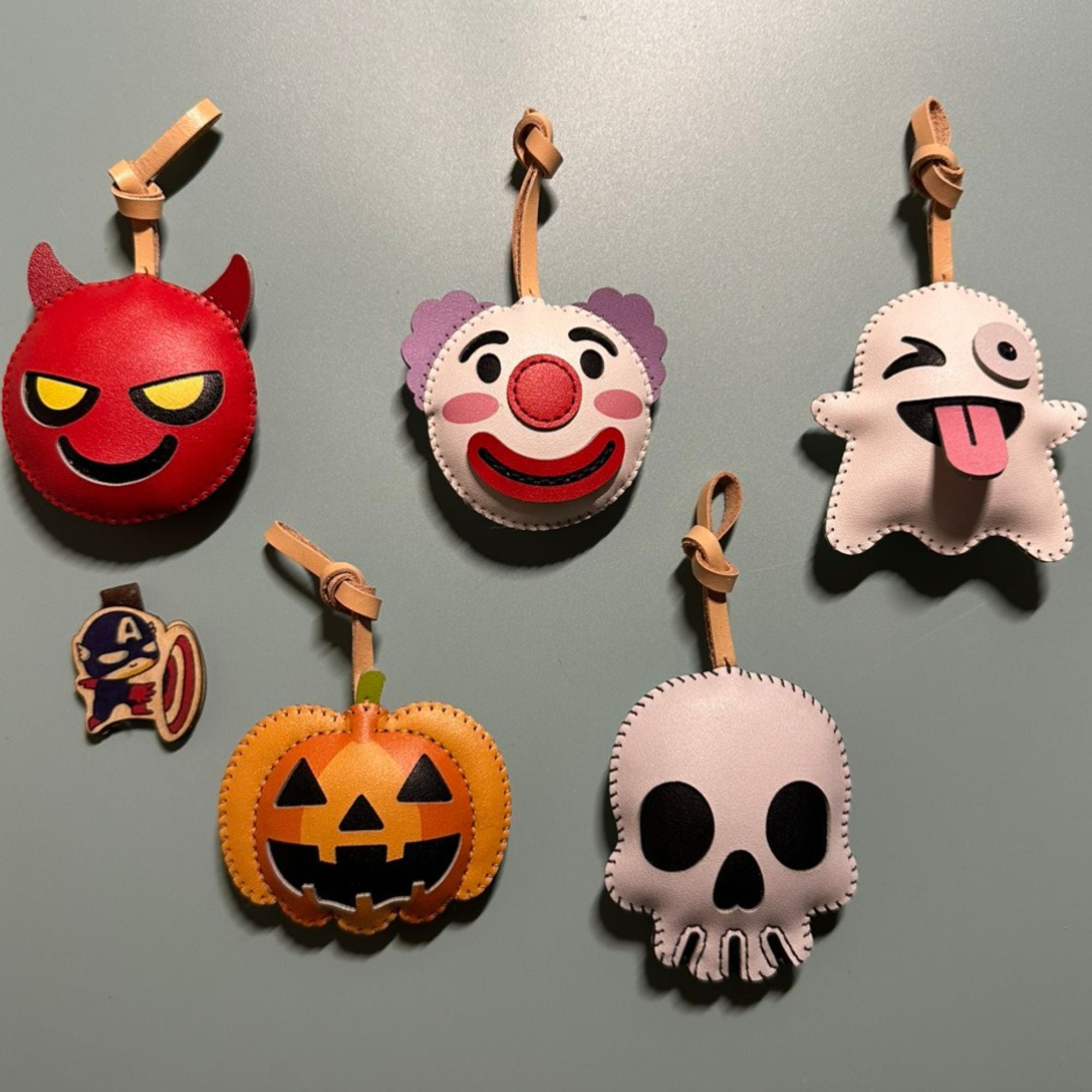 BST móc khóa da  chủ đề Halloween