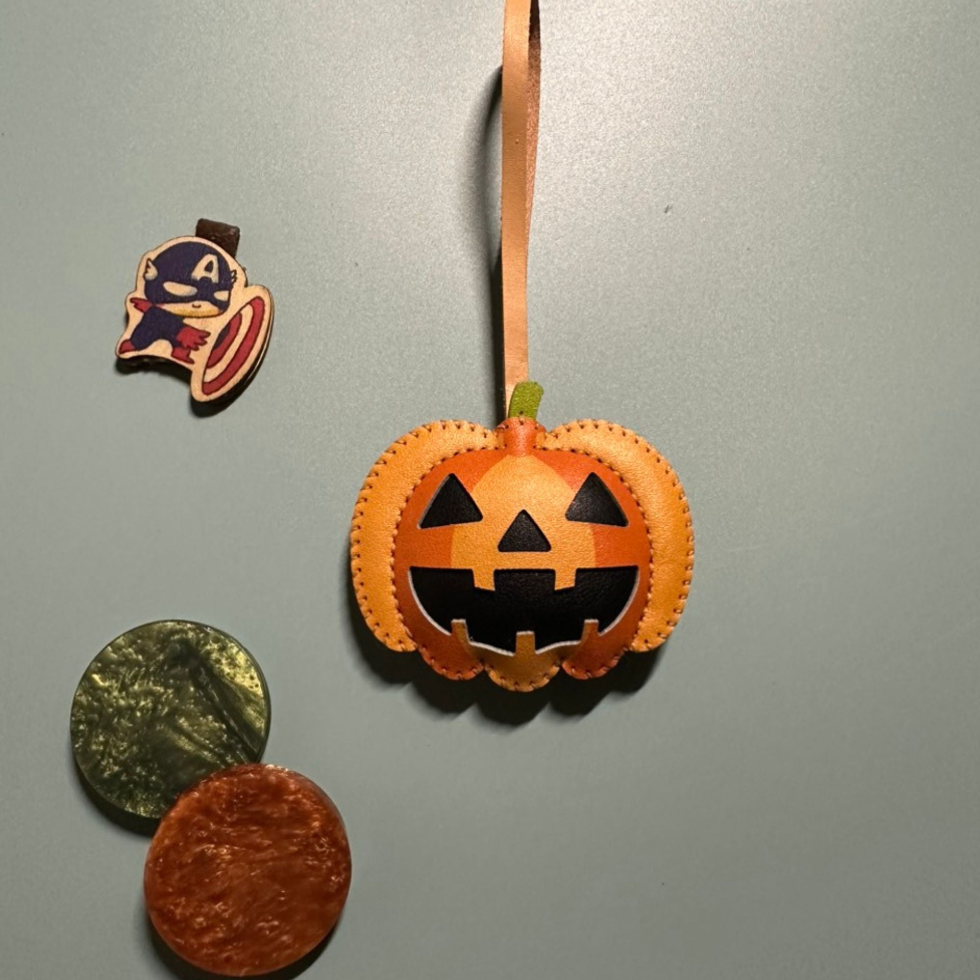 BST móc khóa da  chủ đề Halloween