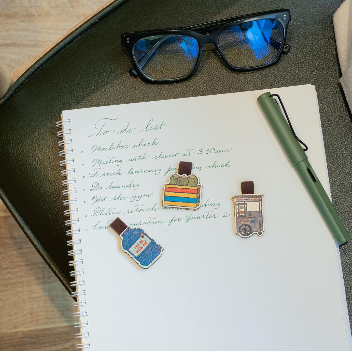 Kẹp Sách Gỗ Biểu Tượng Việt Nam