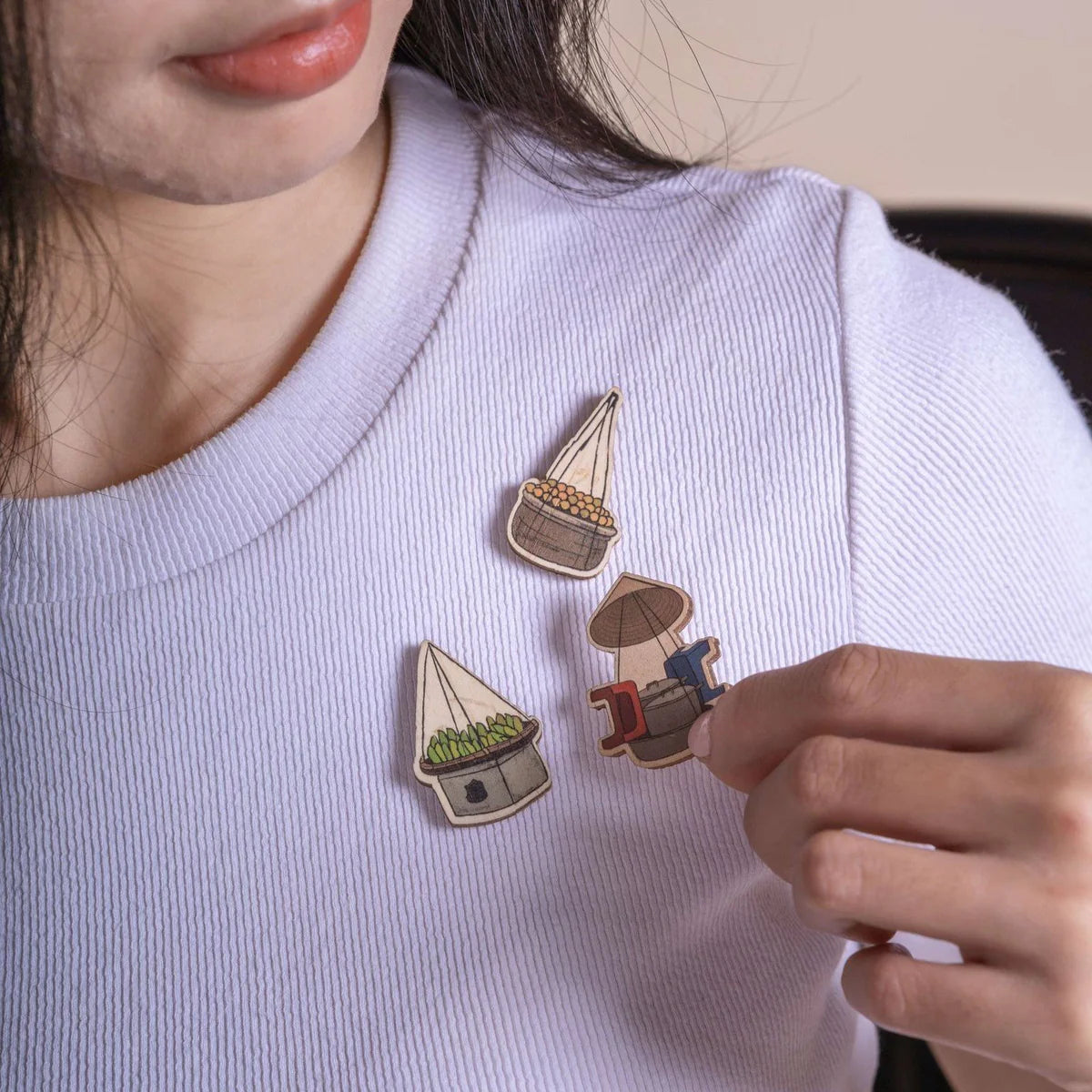 Pin Gỗ Biểu Tượng Bán Hàng Rong Việt Nam