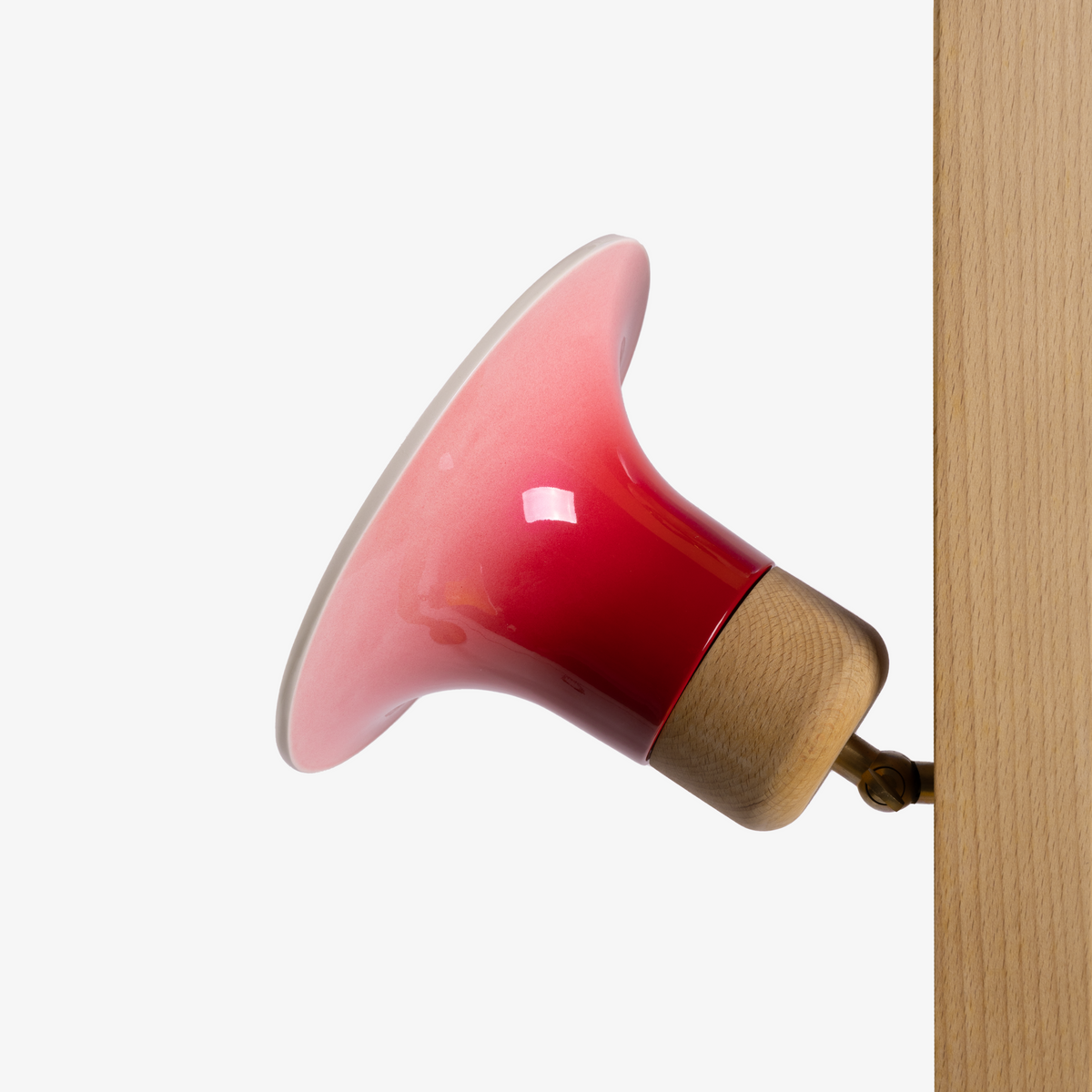 LOUDHAILER FLOOR LAMP