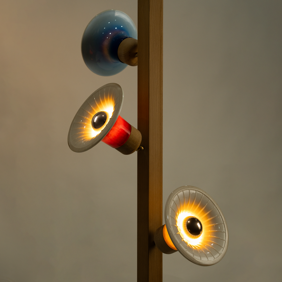 LOUDHAILER FLOOR LAMP