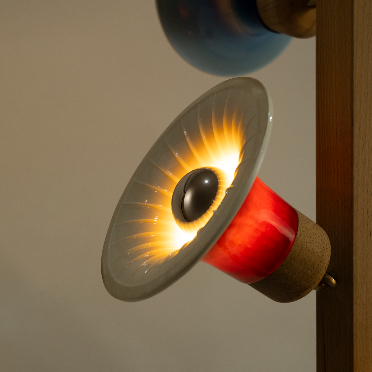 LOUDHAILER FLOOR LAMP